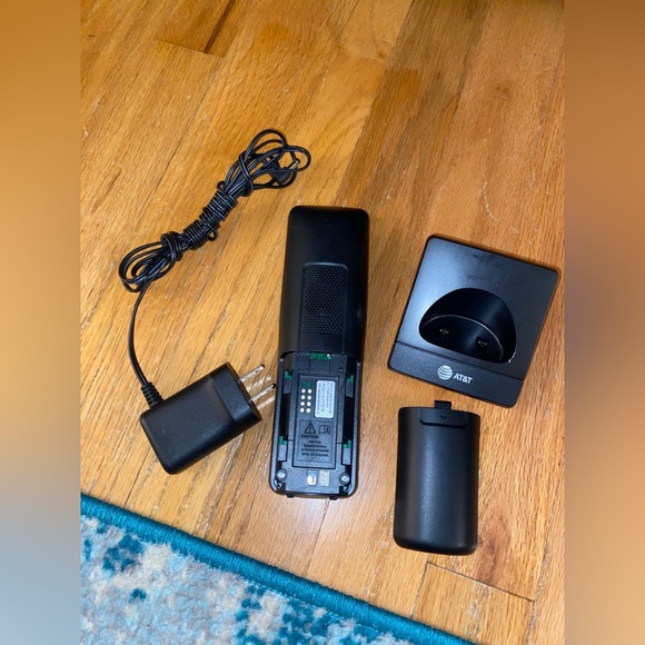 AT&T cordless phone DLP73510 - 3 hand sets with base and cords, no batteries NEW - Picture 5 of 10